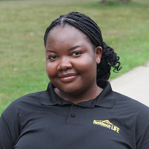 Valerie Gweshe headshot
